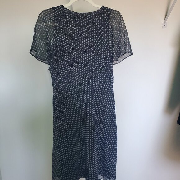 NWT Ann Taylor Petite Floral Flutter Sleeve Flare Dress - Picture 3 of 5